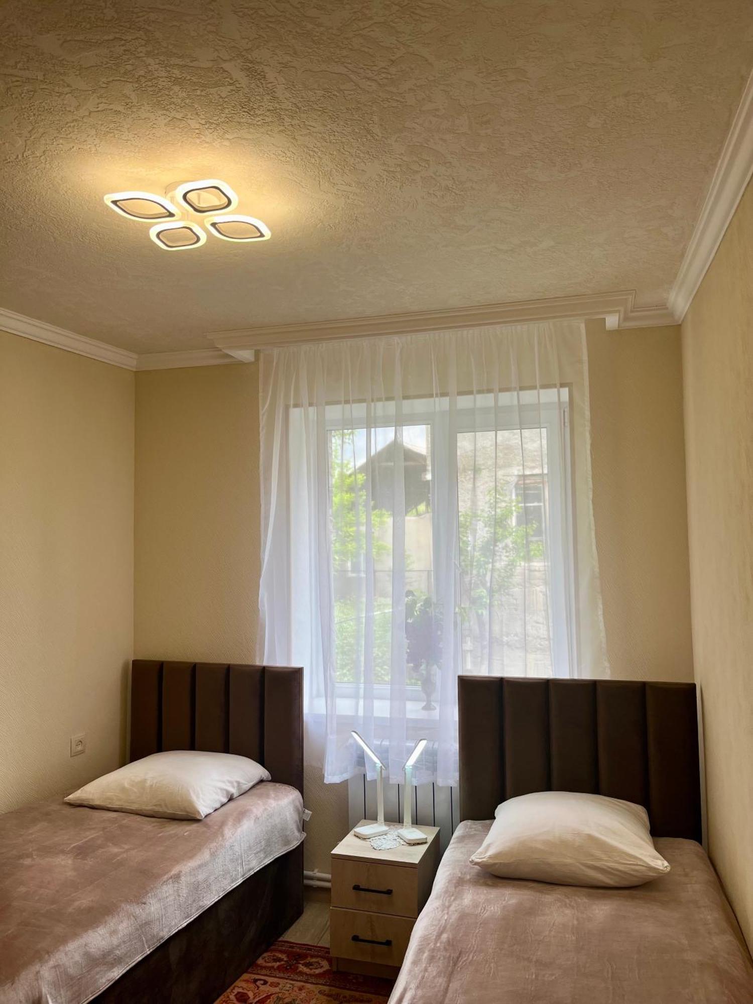 Bed and Breakfast Inexpensive House Wanadsor Exterior foto